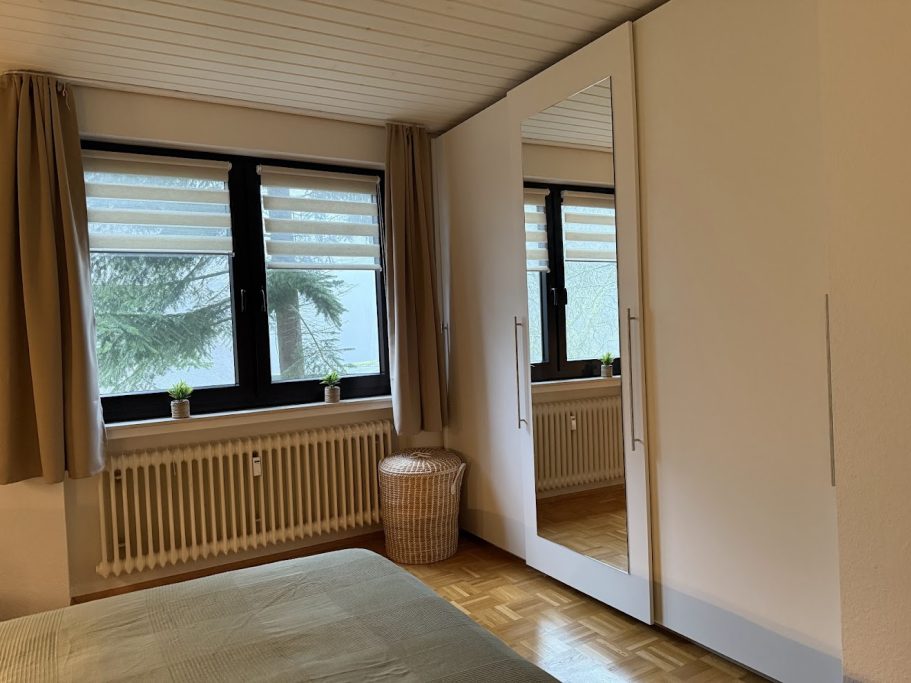 XXL Schrank in Schlafzimmer 1